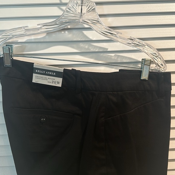 NWT L & T Kelly Ankle high Straight Leg, Mid Rise Black Pants/ pockets. Size 20W - Picture 2 of 8